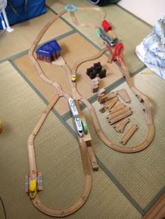 木の線路 連結プラレールのおまけ付きのサムネイル