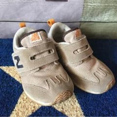 Monさま専用です☺︎！        NB スニーカー ベージュ 15.5cmのサムネイル