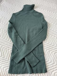 UNIQLO タートルネックM カーキのサムネイル