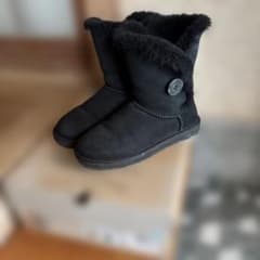 UGG W BAILEY BUTTON ブラック 6サイズのサムネイル