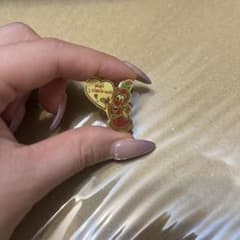 ピンバッジ フランス ヴィンテージ Moi j'tirlipote コンドームのサムネイル