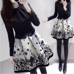 T2様用♡再入荷♡花柄切替でウエスト引き締め！長袖丸襟ワンピース Mサイズのサムネイル