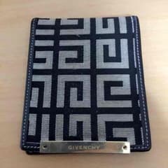 GIVENCHY 財布のサムネイル