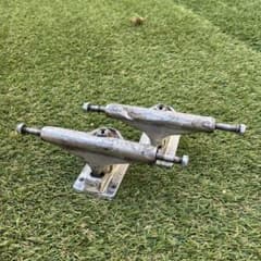Independent Forged Titanium 139 スケボートラックのサムネイル