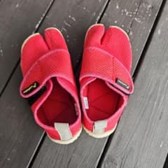 ゆび助 - YUBISUKE - 子ども向け足袋型シューズのサムネイル