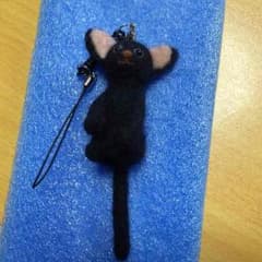 羊毛フェルト 黒猫ストラップのサムネイル