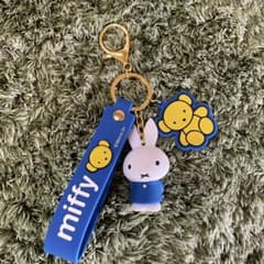 ミッフィー 　ストラップ付きキーホルダー　くまちゃんといっしょ《ブルー》