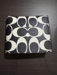 coach二つ折り財布のサムネイル