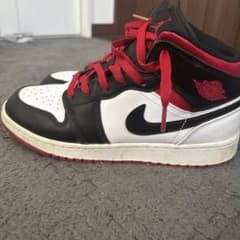 AIR JORDAN 1 MIDのサムネイル