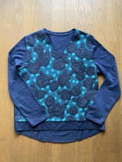 破格値❣️深いブルーグリーン　ローズ柄　カットソーのサムネイル