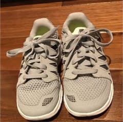 新品★17㎝★ナイキフリー スニーカーのサムネイル