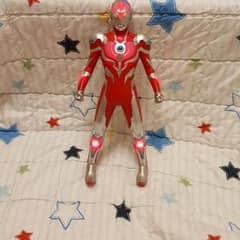 ウルトラマン　フィギュア　光る　話すのサムネイル