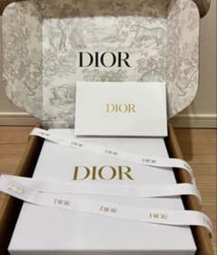 Dior ギフトボックス ホワイトのサムネイル