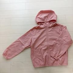 （120）UNIQLOピンクポケッタブルパーカーのサムネイル
