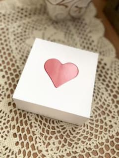 【新品・未使用】HeartBuds・レッド・ワイヤレスイヤホンのサムネイル