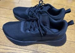 PUMA プーマ スニーカー ブラック 黒 軽量 ランニングシューズ 24cmのサムネイル