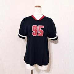 リーボッククラシック Vネック アメフト風シャツ ビッグプリント