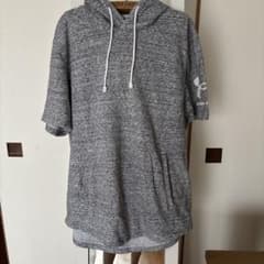 Under Armour グレー フード付きパーカーのサムネイル