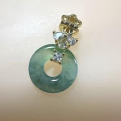訳あり 天然ミャンマー翡翠A貨 王冠の星芒ペンダント - メルカリ
