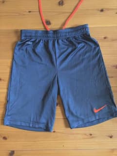 Nike dri-fit (たぶん)サッカーパンツのサムネイル