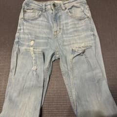 ZARA ライトブルースキニーデニムのサムネイル