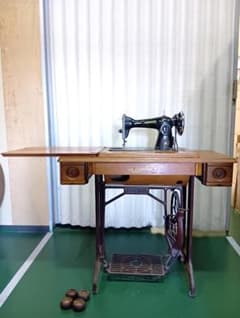 送料込み ジャノメ アンティーク 足踏みミシン 木製台付き