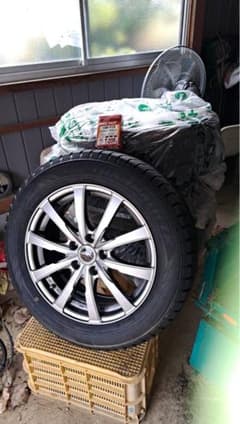 未使用)カローラクロス スタッドレスタイヤホイール付き - メルカリ