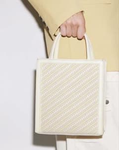 Charles&keith ウーブン ダブルハンドルトートバッグ　白　nuguのサムネイル