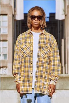 【日本未発売】boohooシャツ 《ジャケットのインナーにも❗》のサムネイル