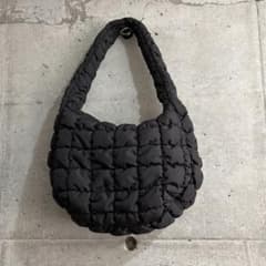 コス　キルティングバック　ミニ　COS quilted bagのサムネイル
