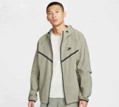 NIKEナイロンジャケット カーキ メンズ Mサイズのサムネイル
