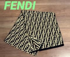 FENDI》フェンディ定番ズッカ柄ロゴマニア マフラー - メルカリ