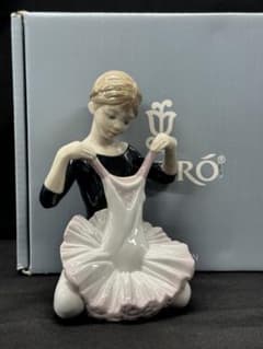 【美品】LLADRO リヤドロ　デビューの衣装　陶器　フィギュリン　置物 美品】LLADRO リヤドロ デビューの衣装 陶器 フィギュリン 置物 - メルカリ