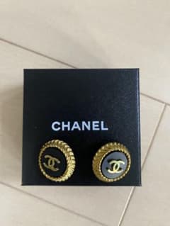 【値下げ中】CHANEL イヤリングのサムネイル