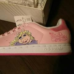 adidas × MissPiggy スニーカーのサムネイル