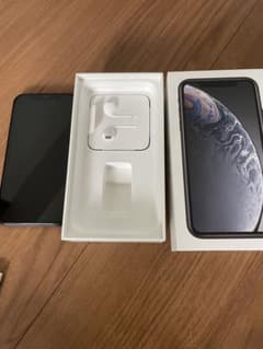 iPhone XR Black 64 GB auのサムネイル