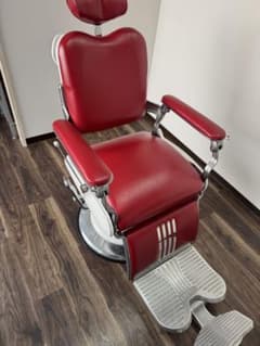 ド*ん様 引き取りタカラベルモント理容椅子 赤 ビンテージ 昇降可 美品 バーバ ド*ん様 引き取りタカラベルモント理容椅子 赤 ビンテージ 昇降可 美品