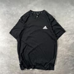 古着adidasワンポイントパフォーマンスロゴ Tシャツ黒2022年製 Yt94のサムネイル