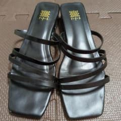 黒底スケルトンサンダルのサムネイル