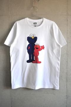【タグなし未使用】【L】Kaws×セサミストリートコラボUTのサムネイル