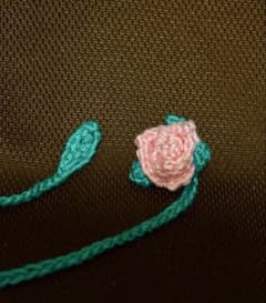 バラのしおり　栞　枯れない花　手編み　編み物　読書　文庫本　古本　薔薇　ピンクのサムネイル