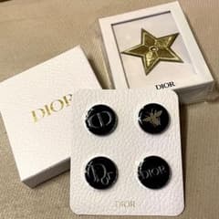 Dior ノベルティー ピンバッジ セットのサムネイル