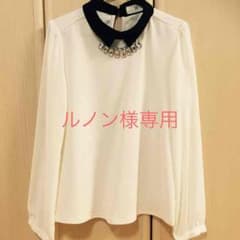 ネックレス付きホワイトブラウス☆【美品】のサムネイル
