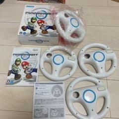 hedgehog様専用　　Wii ソフトとハンドル４個付　一つだけ箱と説明書付のサムネイル