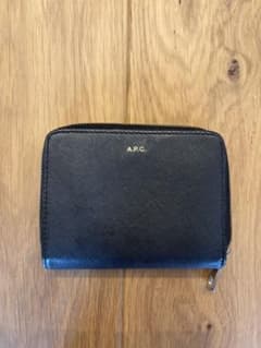 アーペーセー A.P.C. 二つ折り財布 コンパクト ラウンドファスナー 黒のサムネイル