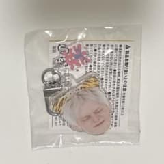TREASURE ヨシ 喜怒哀楽 顔アクキー カプセルトイのサムネイル