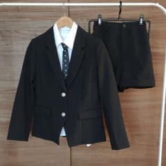 ジャケットとショートパンツのセットアップ　卒業式のサムネイル