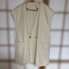 ベージュ ダブルボタン ベスト ジレのサムネイル