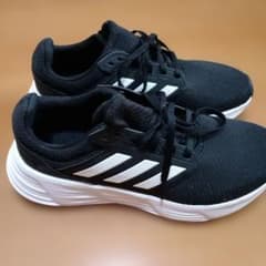 adidas ブラック スニーカーのサムネイル