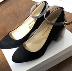 かかとファー付きパンプスのサムネイル